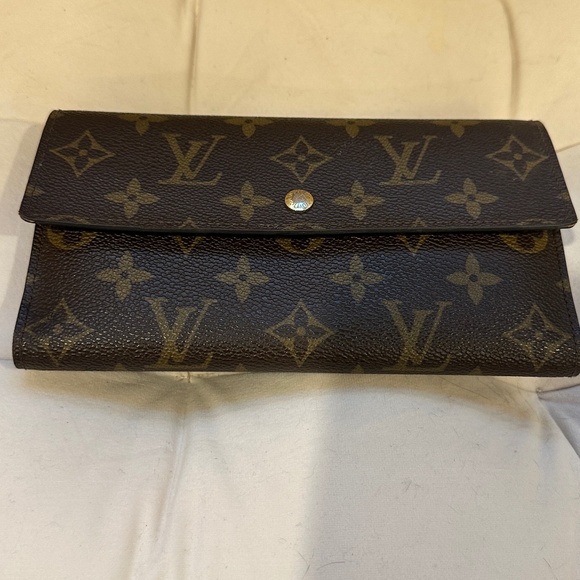 Louis Vuitton Monogram Sarah Wallet — Vintage, Made in France - Picture 1 of 11